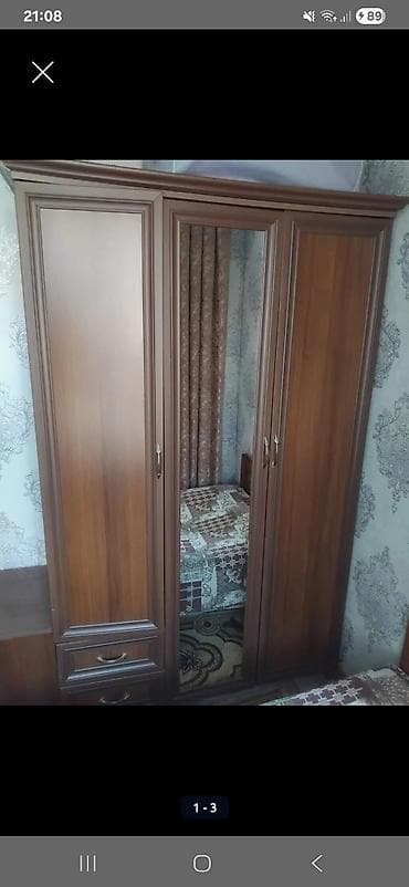 qapi icliyi: İşlənmiş, 3 qapılı, Güzgülü, Qəhvəyi, Digər material, Açılan, Düz dolab — 1