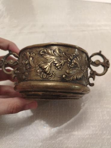 qarmon qabı: Məhsul: Dekorativ metal qab – relyef naxışlı, iki qulplu Təsvir: - — 2