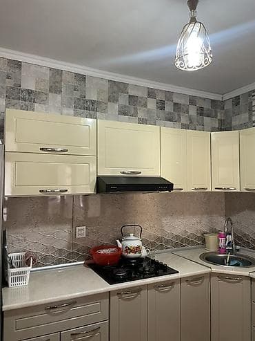 mat kuxna mebelleri: 2.30m*2.60m hündürü isə 2.20m Heç bir qırığı falan yoxdu. Bütün qapı — 4