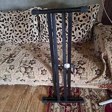 İtalya istehsalı stoyka Bu, klaviatura və ya digər musiqi alətləri