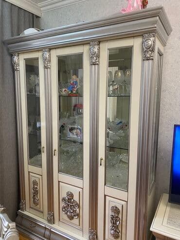 esyalari duzmek ucun yer: İşlənmiş, Kredit yoxdur, İtaliya — 5