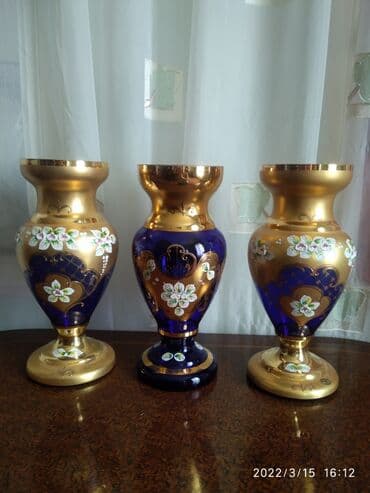 Bagema güldanlar. 2 eynidir bir ayrı naxışlıdır. Hər biri 30 ₼