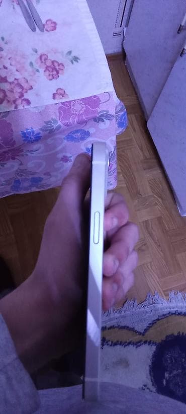 iphone aux: IPhone 13, 128 GB — 3