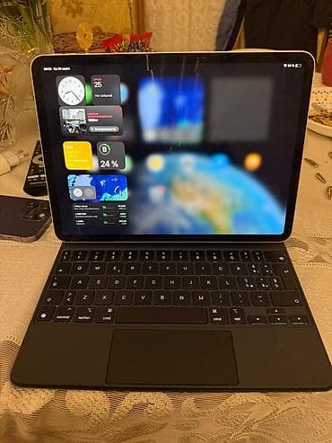 iphone 14 pro yeni: Apple iPad Pro (gümüş rəng) + Magic Keyboard - Model: iPad Pro — 9