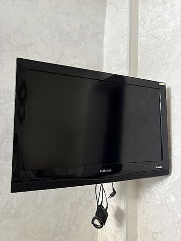mini televizor: Samsung LCD televizor, divara quraşdırılmış model. - Təxmini ekran — 2