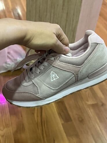 женские красные кеды: Gündəlik istifadə üçün nəzərdə tutulmuş, çəhrayı rəngdə qadın — 1