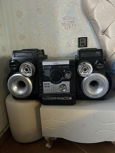 samaung s8: Samsung mini Hi‑Fi musiqi mərkəzi Xüsusiyyətlər: - 3 blokdan ibarət — 3