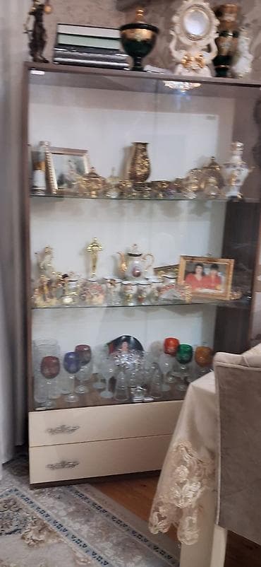 Şüşə vitrin şkaf - Material: ön hissə tam şüşə vitrin, yan və arxa lalafo.az -da Şüşə vitrin şkaf - Material: ön hissə tam şüşə vitrin, yan və arxa