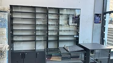 Şüşəli dolab vitrini