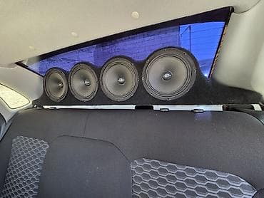 Avtomobil üçün tam audio sistemi Komplekt: - Arxa rəfdə quraşdırılmış