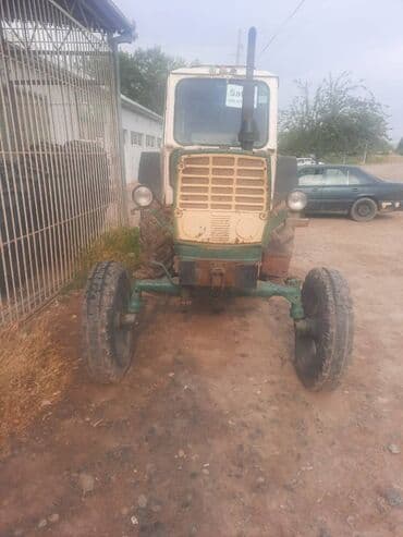 traktor şəkilləri: Traktor motor 1.8 l, İşlənmiş — 1