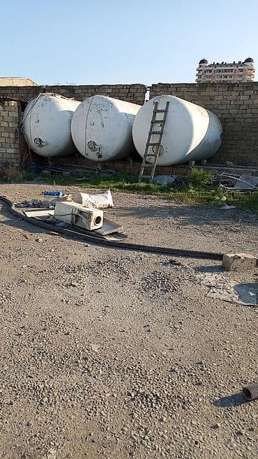 su ceken mator: 25 tonluq emal çəni. Üfüqi yerləşimli, silindrik formalı iri həcmli — 3