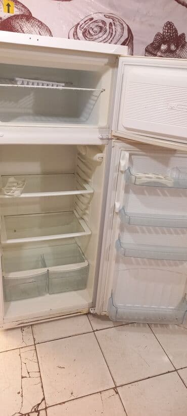 soyuducu metbex: İki qapılı məişət soyuducusu - Üst hissədə dondurucu bölmə, metal rəf — 3