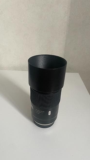Ideal vəziyyətdədir heç bir problemi yoxdu.Makro lensdir həm portret