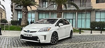 bbs diskler: Toyota Prius Hybrid – ağ rəng, liftback kuzov Xüsusiyyətlər: - Hibrid — 4