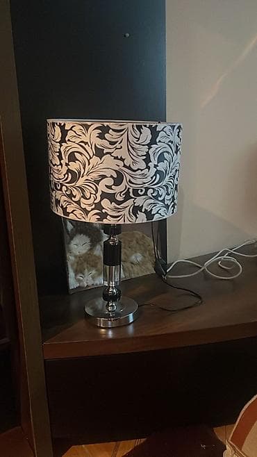Masaüstü dekorativ lampa - Klassik naxışlı abajur: qara-ağ bitki