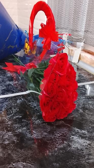 gül buketi qiymətləri: Qırmızı güllərdən ibarət hədiyyə buketi - Tərkib: 15 ədəd qırmızı gül — 3