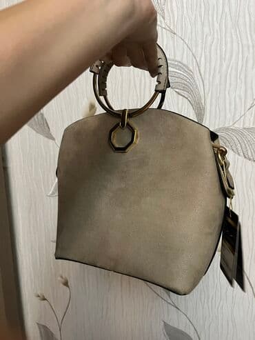 iqos qiymətləri: Qadın çantası.
Yenidir, Türkiyədən alınıb.
Qiymət - 15 man — 3