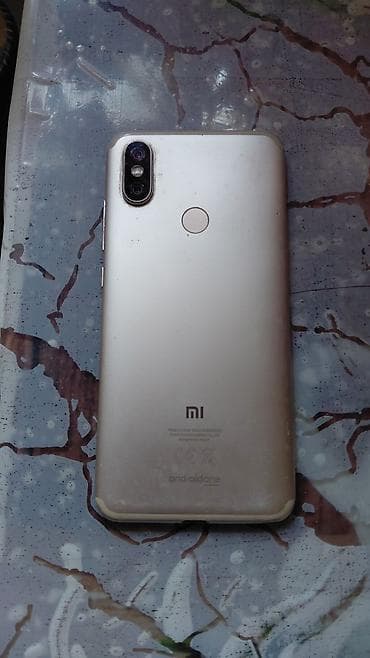 nintendo switch lite 100$: Xiaomi Mi A2 Lite, 32 GB, rəng - Qızılı, 
 Qırıq — 1