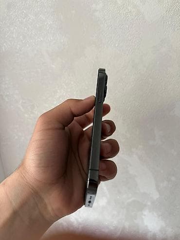 magic 8 pro: IPhone 13 Pro, Graphite — 4