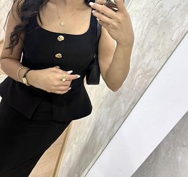 Tuvadan 210 azn alınb 1dəfə geyinilib təzə kimidir.S-M razmer — 2