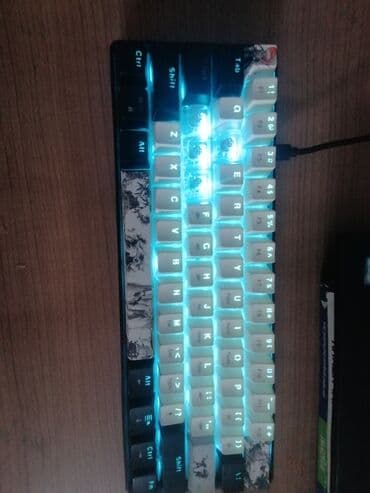 isiqli klaviatura: Snpurdiri v900 klavyatura. keycapslari ustunde verilir işıqlı — 1