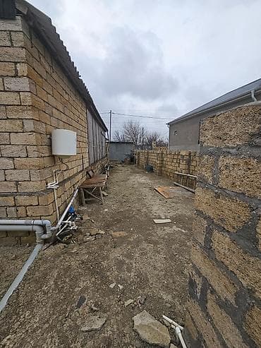 ev alqi satqisi gence: Həyətyanı torpaq sahəsi və tikili Evin yarı hissəsi daş, yarı hissə — 4
