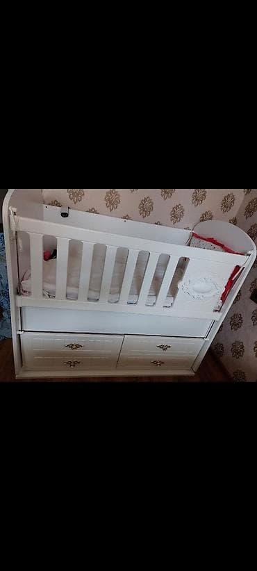 Beşik – 80 AZN • Rəng: ağ, klassik dizayn • Material: taxta