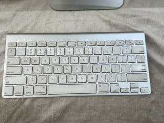 magic mouse: Apple iMac All‑in‑One kompüter - Ekran: 21.5" (şüşə ön panel, qara — 6