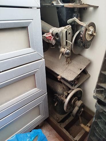 Ovçuluq və balıqçılıq: Məhsul: Mexaniki tikiş maşınları (köhnə model) Təsvir: - Şaquli — 1