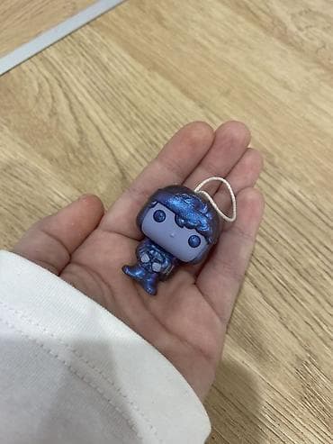 Mini fiqur asqısı – bənövşəyi-metallik rəngli, parıltılı örtüklə