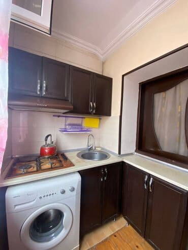 9 mkr 3 otaqli evler: Neftçilər metrosu yanında, Komfort tərəfdən çıxışda, Xruşovka layihəli — 7