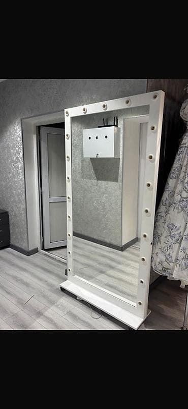 Güzgü Döşəmə üstü, Düzbucaqlı, Makiyaj üçün, Arxa işıqlı