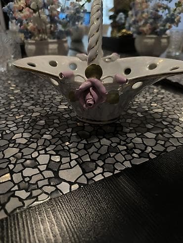 Porcelan dekorativ səbət - Material: parlaq ağ porcelan - Dizayn