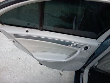 e 200: Mercedes-Benz 200: 1.8 l | 2006 il Sedan — 12