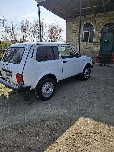 ВАЗ (ЛАДА): ВАЗ (ЛАДА) 4x4 Нива: 1.7 л | Внедорожник — 5