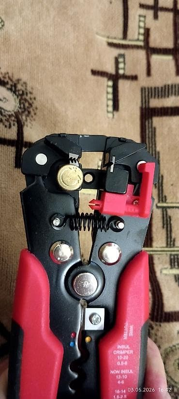 taxta kesen makina: Avtomatik kabel soyucu və sıxıcı alət - 3-i 1-də funksionallıq: kabel — 3