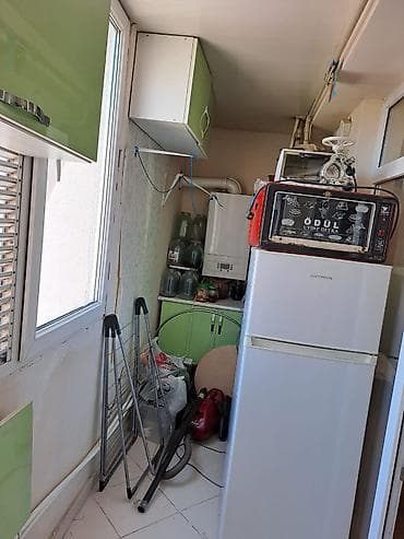 Mənzillər: Koroğlu Rəhimov küçəsində yerləşən, 9 mərtəbəli binanın 5 ci — 7