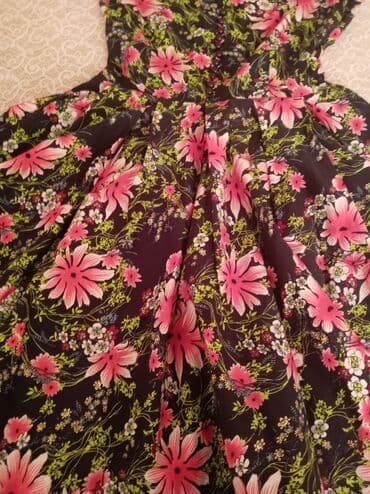 zovqlu qadin geyimleri instagram: Qadın paltarı – çiçəkli dizayn - Rəng: tünd fon üzərində parlaq — 4