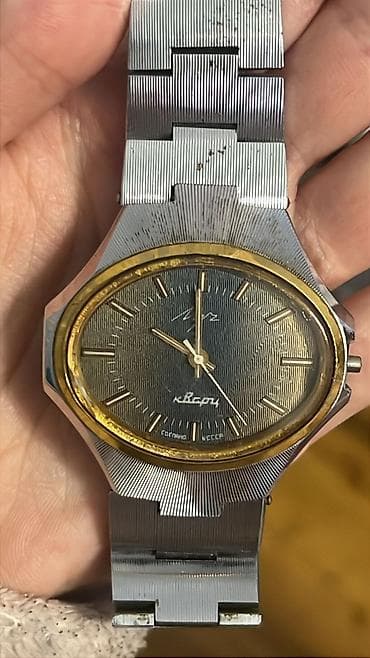 Saat Luch Quartz Caliber 1956 modeli olan, Sovet İttifaqında (SSRİ) — 1