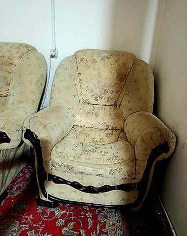islenmis termolar: 2 ədəd yumuşaq kreslo dəsti. İkisi bir yerdə 40 manatdır. ( biri 20 — 2