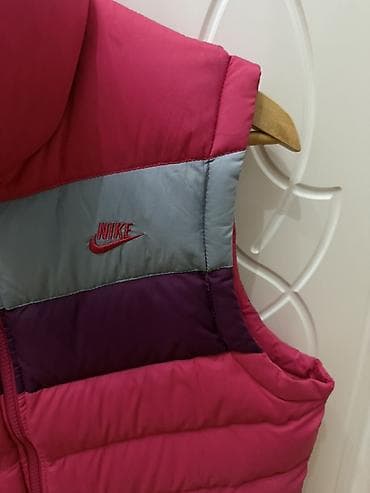 кроссовки nike: Nike qadın şişmə jilet Vəziyyəti çox yaxşıdır. Qüsuru yoxdur. - — 2