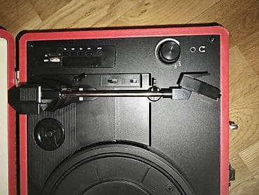 Kompakt çamadan korpusda portativ vinil pleyer Qırmızı çamadan tipli — 5