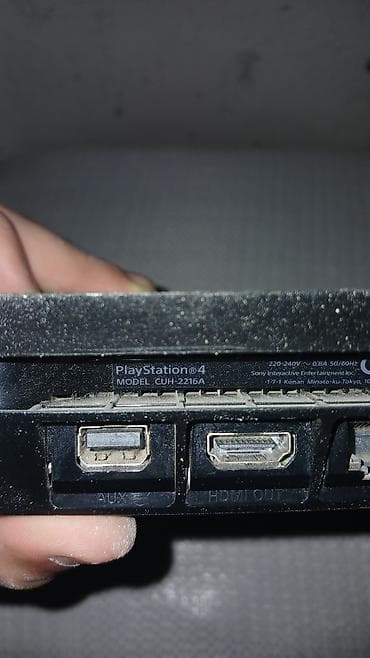 stol ustu komputerler: PlayStation 4 (PS4) oyun konsolu paketi Xüsusiyyətlər: - PS4 konsolu — 10