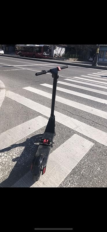 электро сомакат: Elektrik skuter – qara rəng, yığcam və şəhər üçün ideal — 2