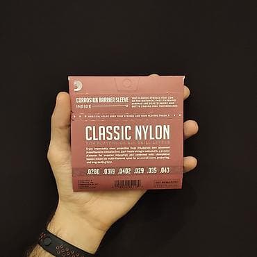 akustik gitara: Klassik neylon simlər Daddario EJ27N Komplektdə 6 sim var (3 neylon — 2