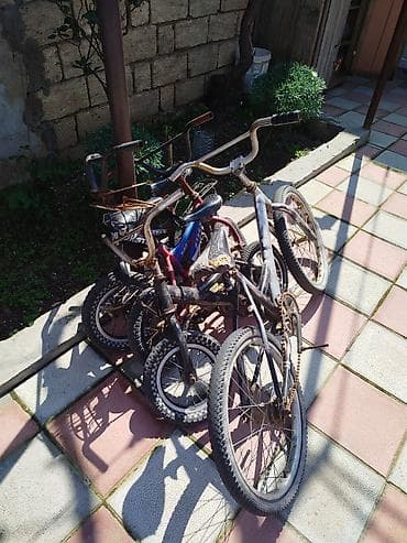 uşaq velosipedlərinin qiyməti: Hamısı bir yerdə 50 azn.3 dənə 12 1 dənə 16 velosiped — 1