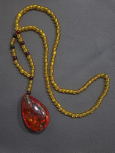 kehraba: Kəhrəba tərzində boyunbağı və iri damla asma Asma: armud/damla — 4