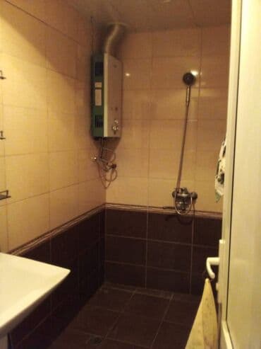 9 ci mikrorayon satilan evler: Bakı, 4 otaqlı, Köhnə tikili, 90 kv. m — 9