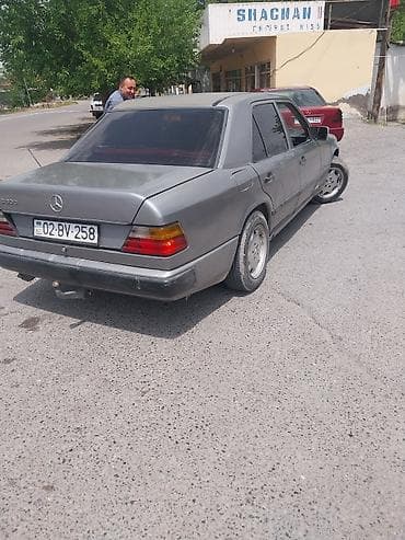 бу запчасти на мерседес w211: Mercedes-Benz 190E (W201) sedan - Kuzov: 4 qapılı sedan, boz rəng - — 3